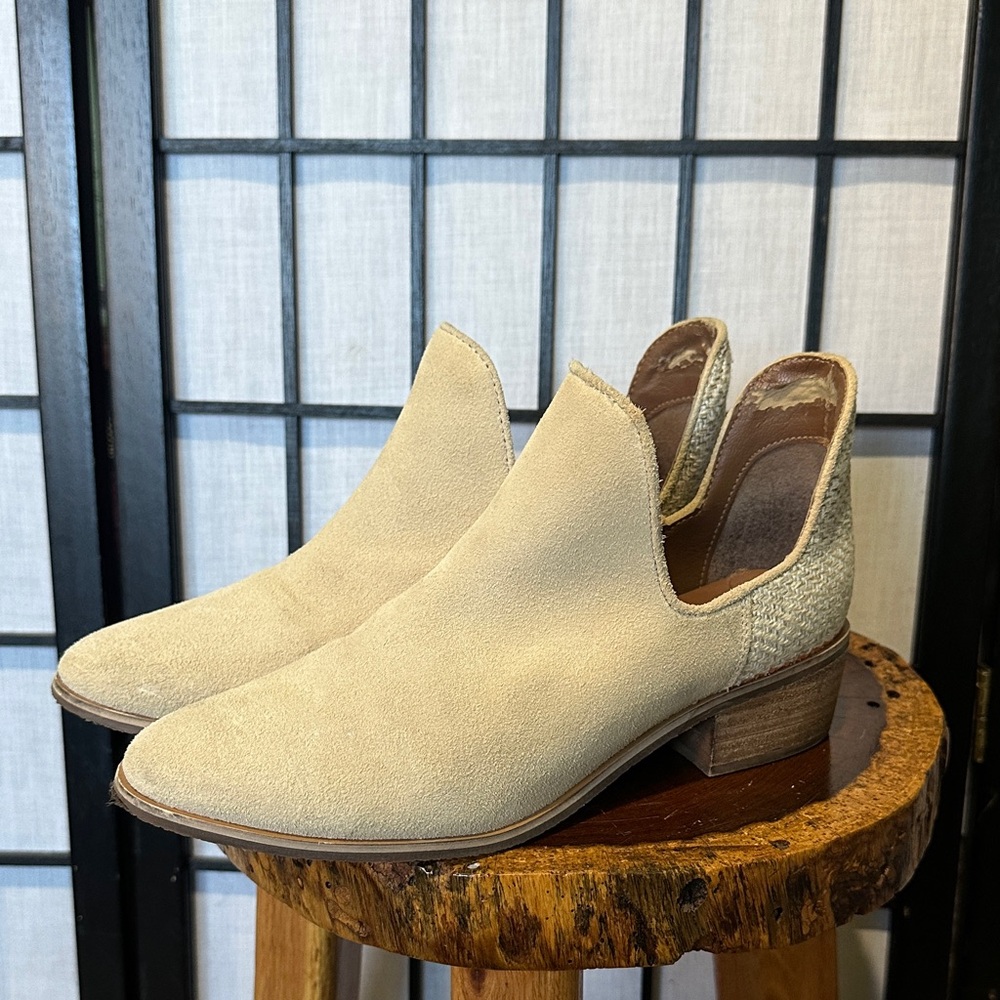 Charleston Shoe Company Camden Suede bootie MSRP $195 Tan Size 8